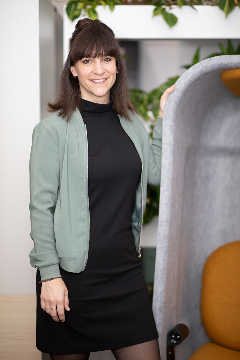 Porträt von Johanna Bohm, Geschäftsführerin von ALGONET Objekteinrichtungen GmbH