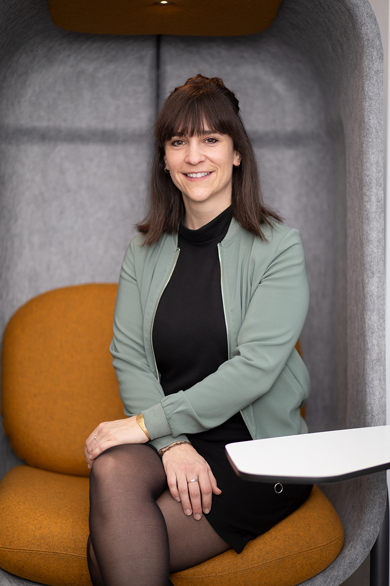 Portrait von Johanna Bohm, Geschäftsführerin von ALGONET Objekteinrichtungen GmbH